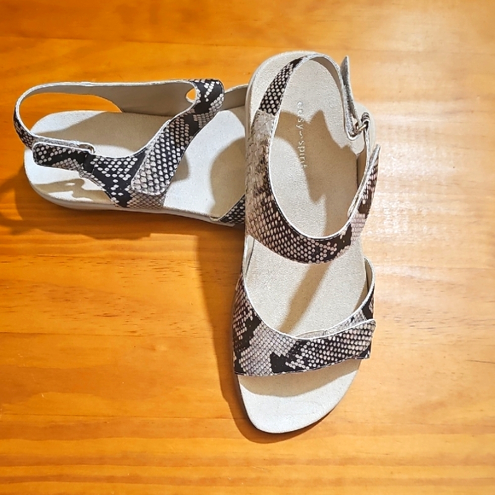 Easy Spirit Hartwell Snake Print Sandals Size 10 Extra Wide